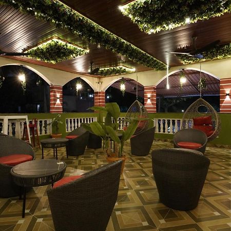 Palm Springs Beach Resort - Gorai Mumbai Bagian luar foto