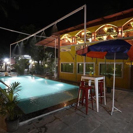 Palm Springs Beach Resort - Gorai Mumbai Bagian luar foto