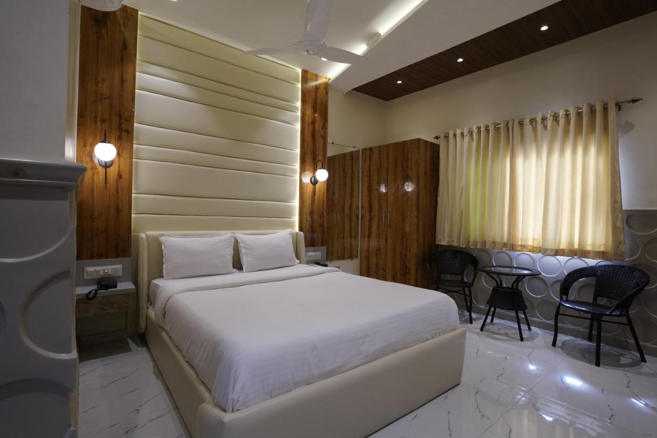 Palm Springs Beach Resort - Gorai Mumbai Bagian luar foto