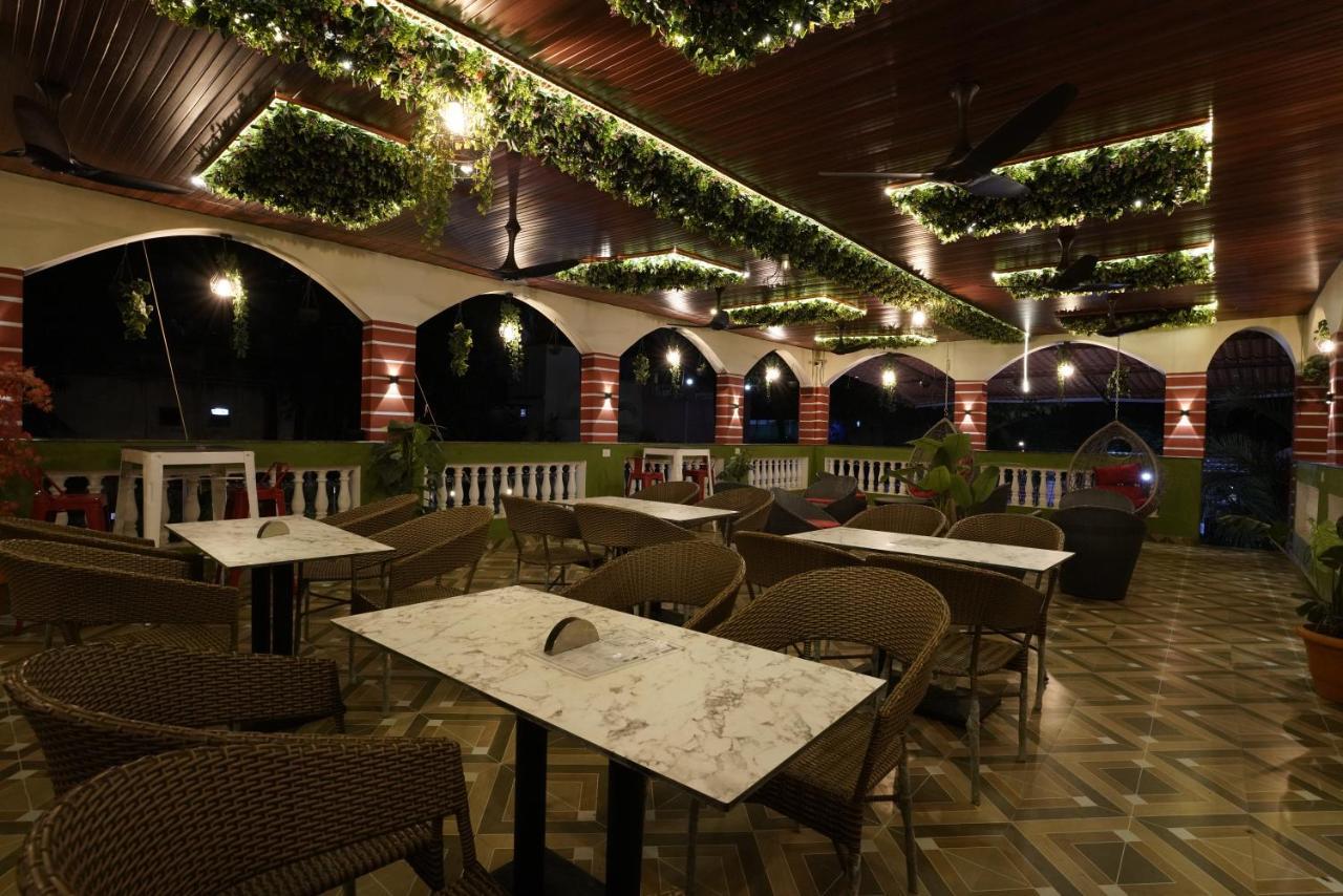 Palm Springs Beach Resort - Gorai Mumbai Bagian luar foto