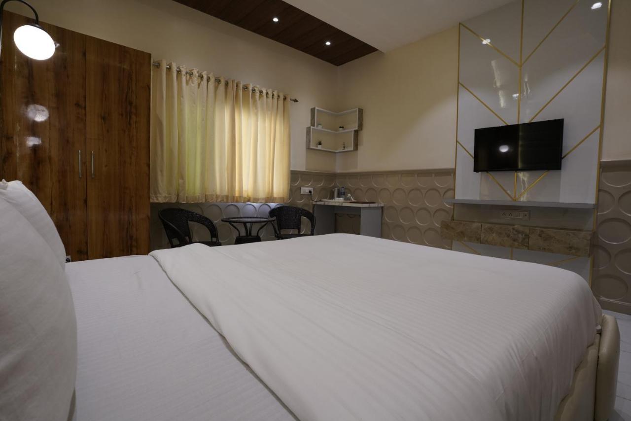 Palm Springs Beach Resort - Gorai Mumbai Bagian luar foto